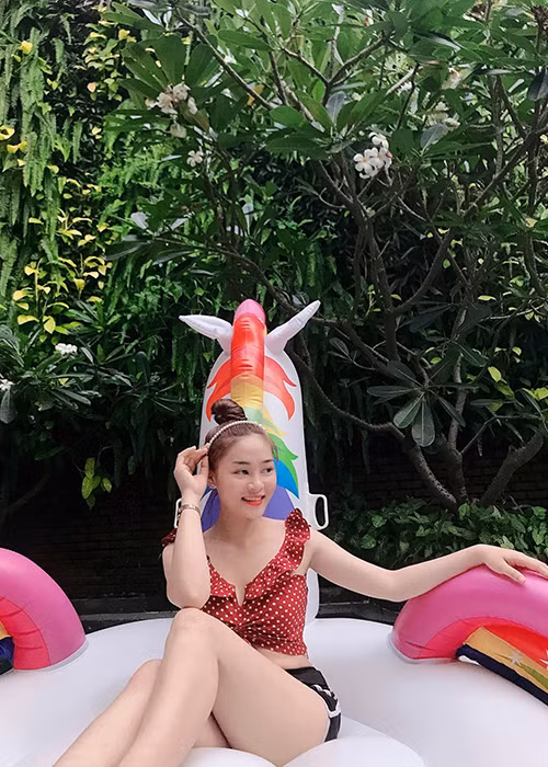 Ngoài nhan sắc ngọt ngào, Ngọc Quyền còn có thế mạnh là khả năng giao tiếp.