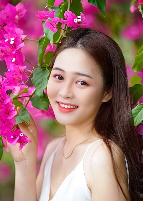 Đoàn Thị Ngọc Quyền sinh năm 1999, đến từ Quảng Nam. Hiện tại, cô là sinh viên của một trường cao đẳng.