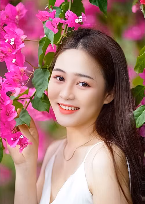 Đoàn Thị Ngọc Quyền sinh năm 1999, đến từ Quảng Nam. Hiện tại, cô là sinh viên của một trường cao đẳng.