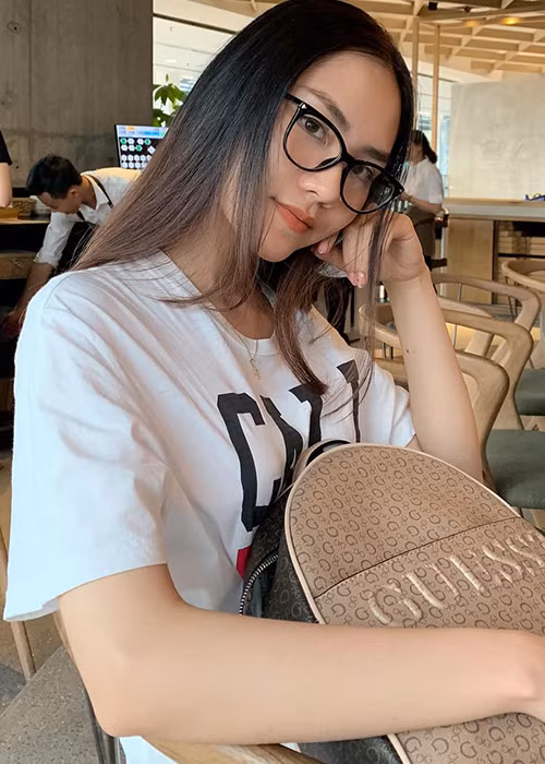 Mai Phương sở hữu chiều cao 1m70 cùng số đo ba vòng 82-63-92.