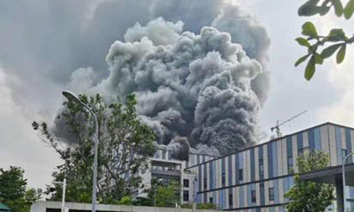 Chay lon tai toa nha cua Huawei o Trung Quoc