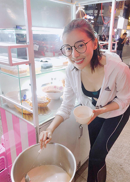 Cao Thái Hà vừa khai trương quán ăn thì dịch COVID-19 bắt đầu có diễn biến phức tạp. Công việc kinh doanh của nữ diễn viên không thuận lợi, doanh thu nhà hàng sụt giảm. Khi quán ăn đóng cửa, Cao Thái Hà mở thêm xe tào phớ lề đường.