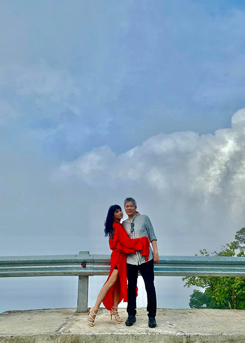 Chuyện tình cảm của Thanh Lam và bác sĩ Tiến Hùng được công khai vào tháng 6 vừa qua. Kể từ đó đến nay, cặp đôi thi thoảng đăng tải hình ảnh bên nhau.