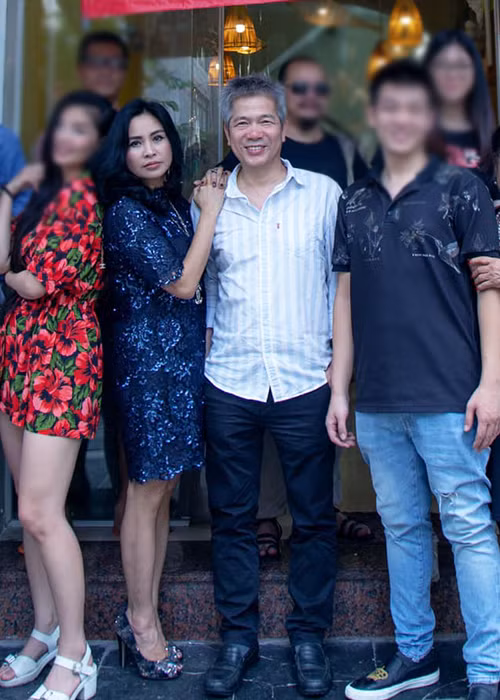 Thanh Lam và bạn trai sánh đôi trong những buổi gặp gỡ gia đình, bạn bè.