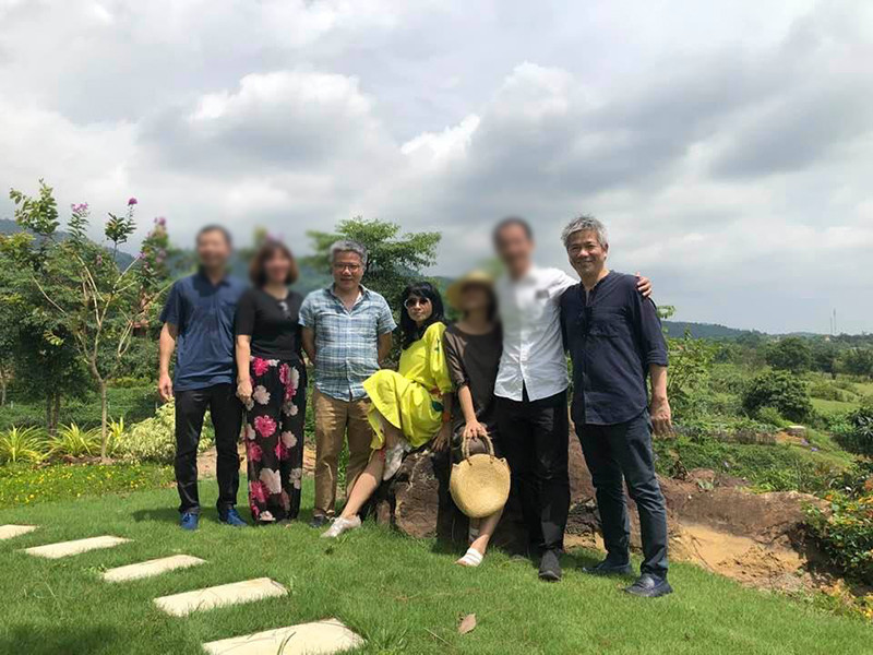 Hình ảnh cặp đôi luôn nhận được sự chú ý của bạn bè, đồng nghiệp.