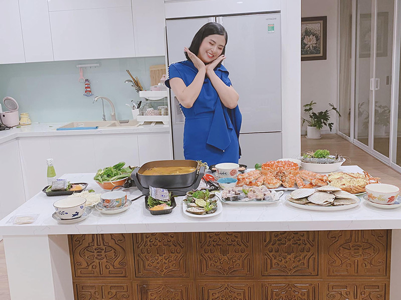 Ngọc Hân thành thục "nữ công gia chánh" khi sắp lên xe hoa.