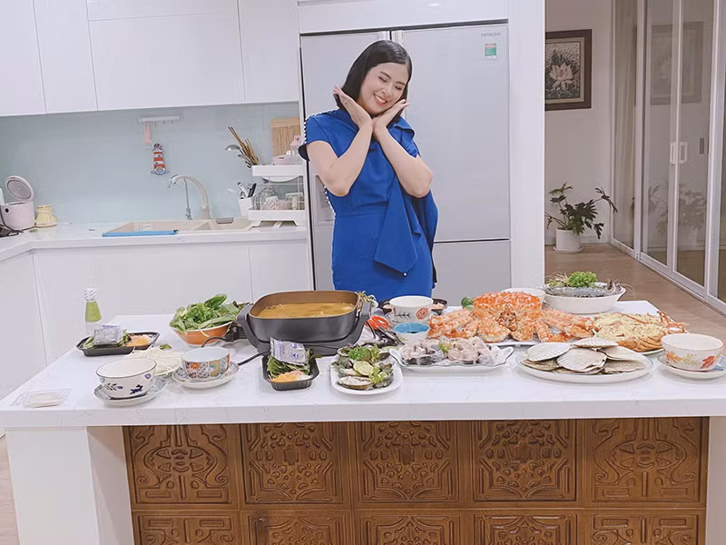 Ngọc Hân thành thục "nữ công gia chánh" khi sắp lên xe hoa.