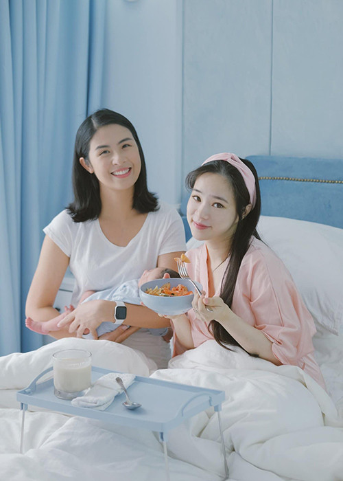 Nàng hoa hậu từng nấu ăn bồi dưỡng cho người bạn thân sau khi sinh con.
