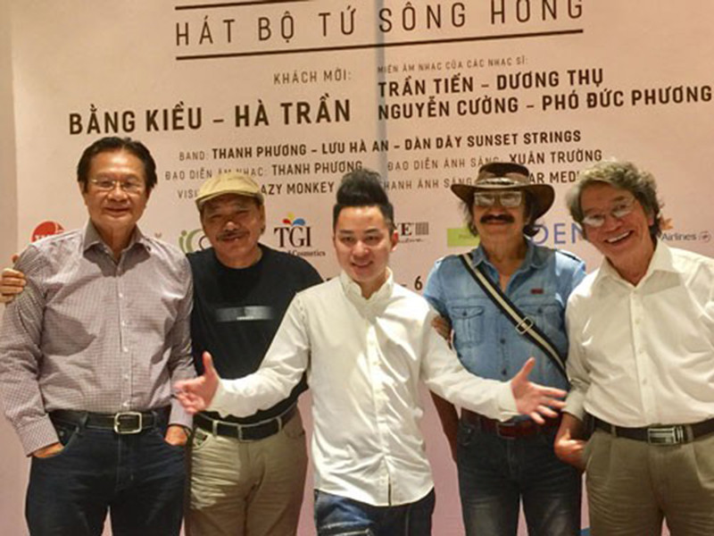 Bức ảnh được nhà thơ, nhà báo Thụy Kha chọn để đưa vào một bài viết và đặt tên cho nhóm là “Tứ quái Hà Nội”. Sau này, nhiều người gọi nhóm là “ Bộ tứ sông Hồng” vì 4 nhạc sĩ đến từ Bắc Bộ và có các sáng tác khai thác chất liệu dân gian vùng đồng bằng châu thổ này. Ảnh: Người lao động