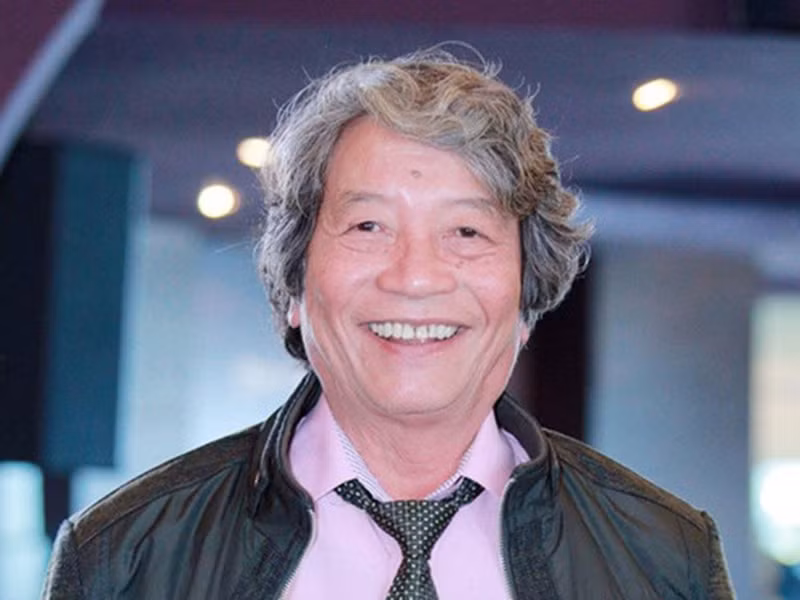 Theo lời nhạc sĩ gạo cội, cả hai trở thành vợ chồng do sách trời đã định chứ ông không bỏ công sức, thời gian tìm người yêu, tìm vợ cho mình. “Cái gì đến sẽ đến, tôi gặp Lan Anh không phải tiếng sét ái tình mà là phần mềm của lập trình rồi”, nhạc sĩ nói. Ảnh: Lao động