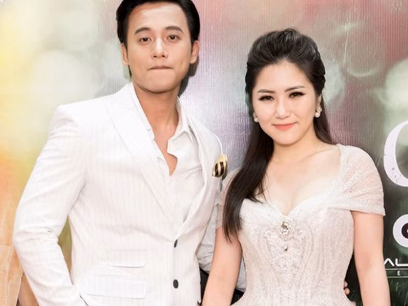 Hương Tràm và Mai Tài Phến nảy sinh tình cảm khi đóng chung MV “Em gái mưa”. Tuy nhiên, mối tình giữa hai người kéo dài chỉ 1 tháng. Ảnh: Ngôi sao