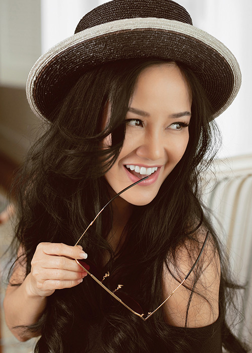 Thời gian qua, Hồng Nhung có nếp sống mới tích cực: ngủ sớm, dậy sớm, ăn vừa đủ, tập nhiều hơn, đọc mỗi ngày, chơi cùng các con nhiều hơn.