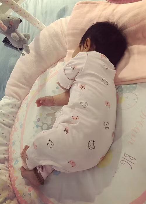 Chân dài gốc Lạng Sơn thường xuyên khoe khoảnh khắc đáng yêu của cô công chúa nhỏ.