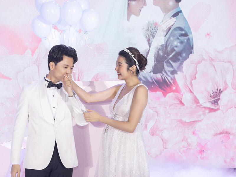 Thúy Vân lên xe hoa vào tháng 7/2020. Ông xã của cô là doanh nhân Nhật Vũ.