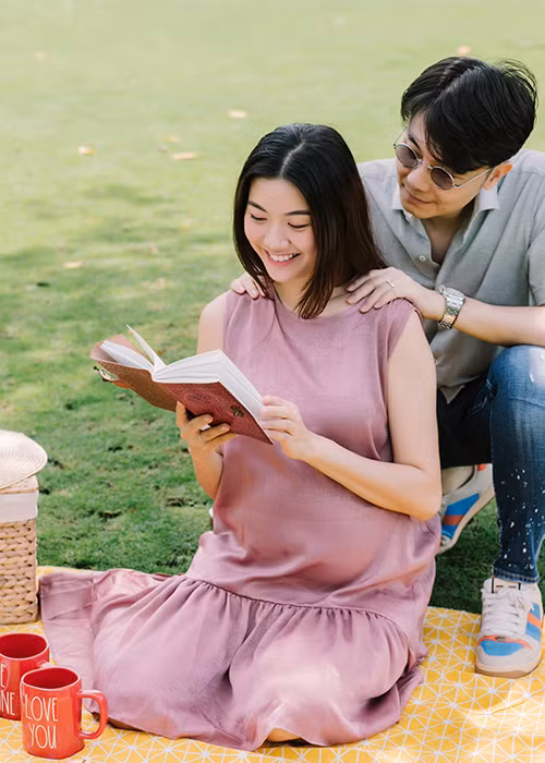 Thúy Vân mang bầu bé trai. Cô khoe được ông xã chiều chuộng: "Anh luôn quan tâm chăm sóc Vân và đặt Vân ở vị trí đầu tiên trong thứ tự ưu tiên của anh".