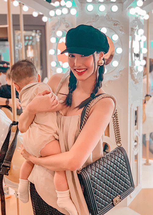 Sau 1 năm kết hôn, Lan Khuê hạ sinh quý tử đầu lòng.