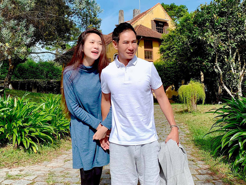 Vợ chồng Lý Hải đưa các con đi du lịch.