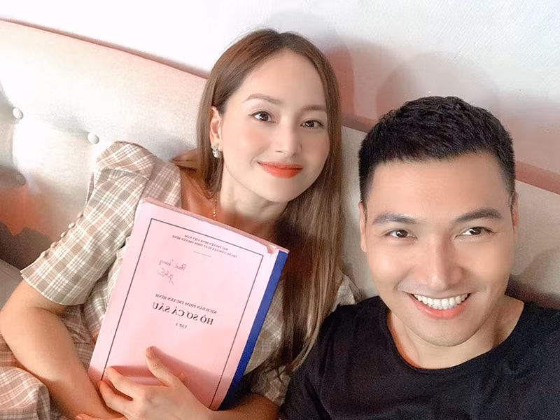 Lan Phương - Mạnh Trường khoe ảnh hậu trường đóng phim mới.