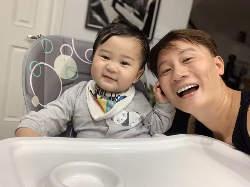 Hoàng Bách cũng dành thời gian cho gia đình vào ngày lễ. Mời quý độc giả xem video "Sự thật về đồ tiền tỷ của sao Việt". Nguồn VTC1