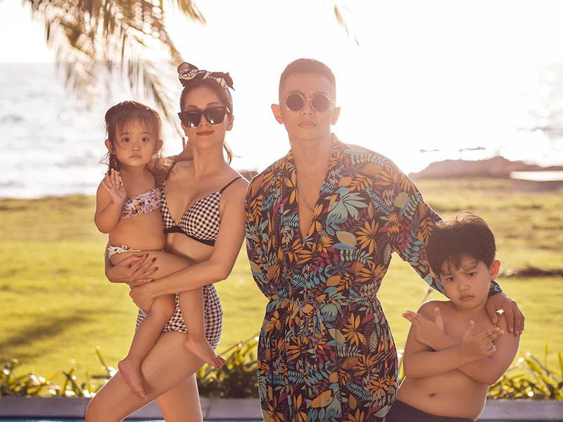 Gia đình Khánh Thi - Phan Hiển cũng có chuyến nghỉ dưỡng trước khi các con bước vào năm học mới.