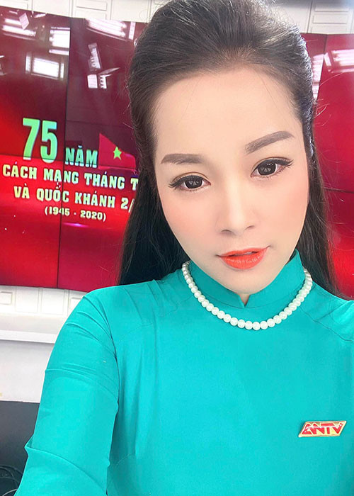 Làm biên tập viên truyền hình nên diễn viên Minh Hương luôn bận rộn vào dịp Quốc khánh 2/9.