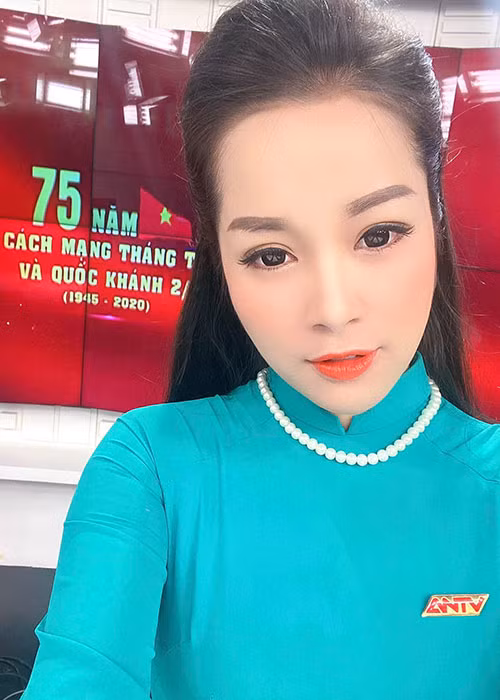 Làm biên tập viên truyền hình nên diễn viên Minh Hương luôn bận rộn vào dịp Quốc khánh 2/9.