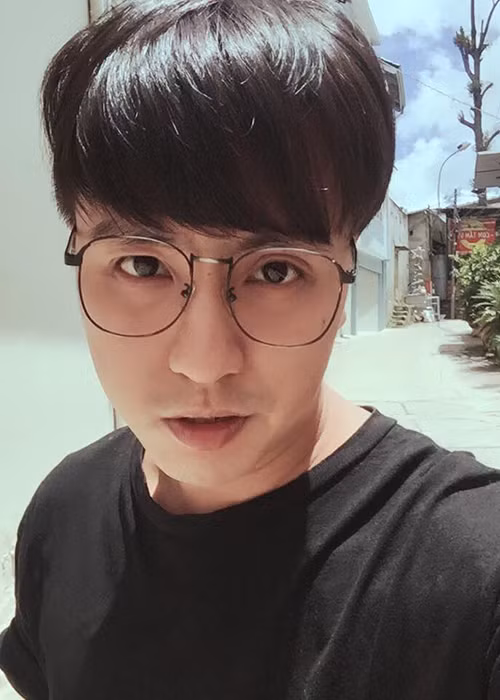 Mới đây, Tăng Nhật Tuệ gây chú ý khi tố một nam ca sĩ giấu tên tự ý rời nhóm vì làm bạn gái có bầu.