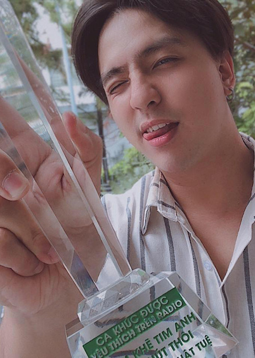 Ngoài làm ông bầu, Tăng Nhật Tuệ còn sáng tác nhạc. Một số bài hát gây chú ý của anh gồm “Phố thị”, “Chạm khẽ tim anh một chút thôi”, “Cho em gần anh thêm chút nữa”.