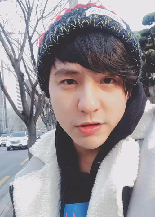 Tăng Nhật Tuệ vốn là một ông bầu. Anh quản lý các nhóm nhạc Super9, Zero 9, Biến tấu, X3.14, Born to rap, Horoscrope.