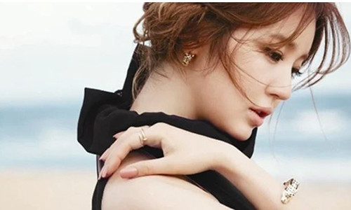 Dan ba cu va 4 cau noi khien dan ong san sang ngo loi yeu