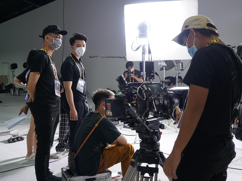 Gần đây, nam diễn viên tuyên bố cho vợ cũ thời hạn 3 ngày để xin lỗi, đính chính các lời tố trước đó như vay nhà vợ 1 tỷ, công ty bị phá sản, bỏ mặc vợ sảy thai... nếu không sẽ khởi kiện cô ra tòa.