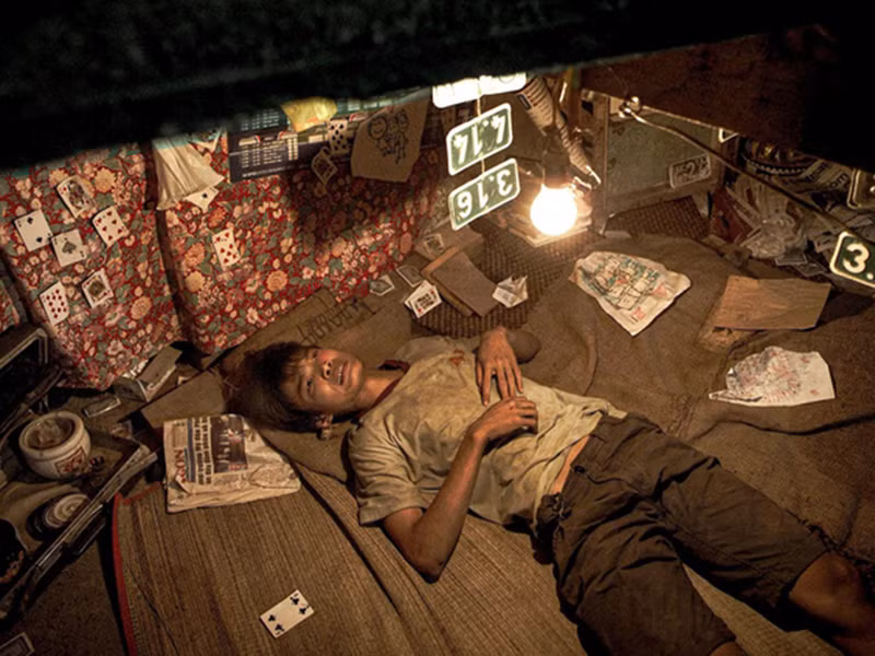 Nhiều người khen phim "Ròm" có góc quay sáng tạo, đẹp, diễn xuất chân thực. Tuy nhiên, không ít khán giả chê "Ròm" có một số đoạn rời rạc, nhất là về cuối phim. Ảnh: Người lao động