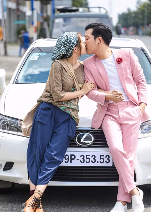 Hay như “Siêu sao siêu ngố” đạt doanh thu 100 tỷ đồng sau 3 tuần công chiếu. Tuy nhiên, phim bị chê nhiều hơn khen. Ảnh: Zing