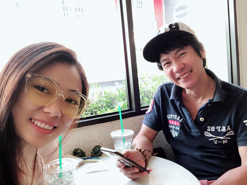 Khi Lê Huỳnh đi quay, Mỹ Linh đòi đi theo để lên phim trường chăm sóc anh.