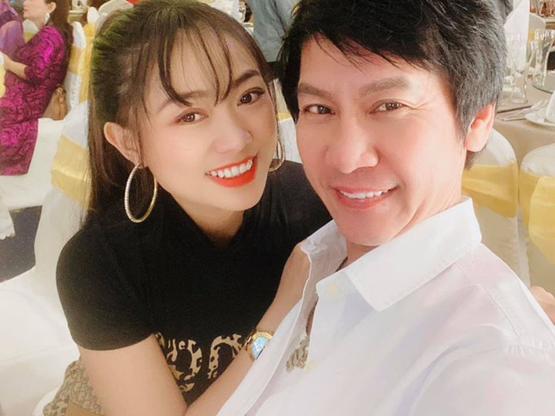 Cặp đôi không bận tâm đến những lời dị nghị của dư luận khi chênh nhau đến gần 30 tuổi.