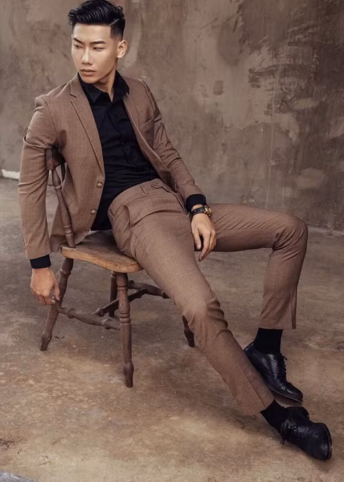 Hoạt động trong showbiz được 6 năm, Đăng Khánh không phải là người mẫu quá nổi bật. Ảnh: Tiền Phong Xem video "Từ bỏ ước mơ nghề nghiệp vì bị gạ tình công sở". Nguồn VTC Now