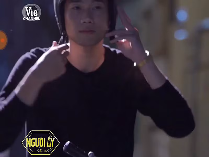 Năm 2018, Đăng Khánh xuất hiện trong dàn người chơi của Người ấy là ai.