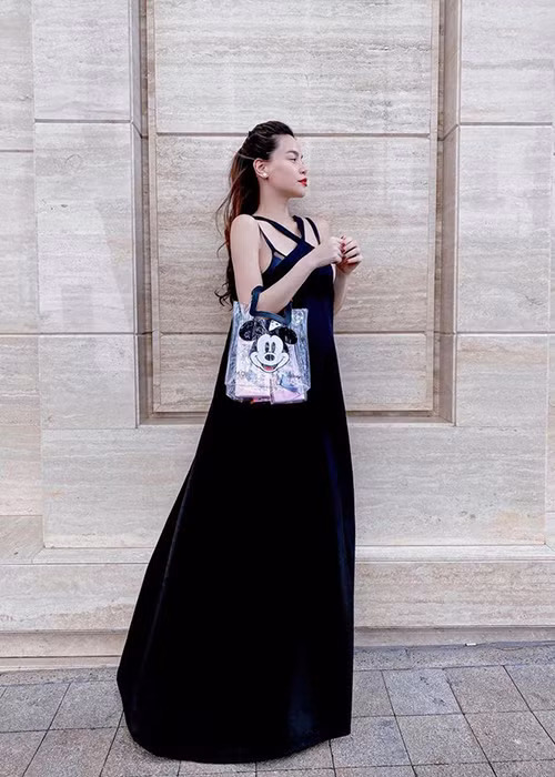 Tuy nhiên, không biết vì sao, nữ ca sĩ sau đó lại xóa đi khoảnh khắc khoe bụng bầu.