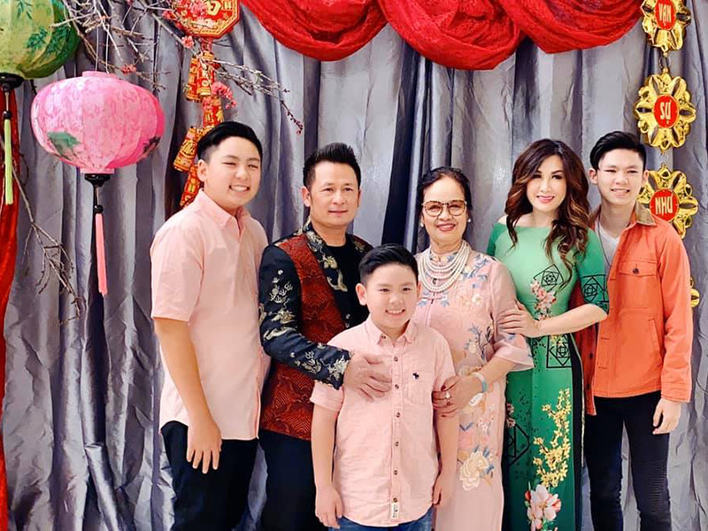 Khi Phương Trinh có bạn trai mới, Bằng Kiều ủng hộ mối quan hệ này. Nam ca sĩ tạo điều kiện để người yêu của vợ cũ chăm sóc các con của anh.