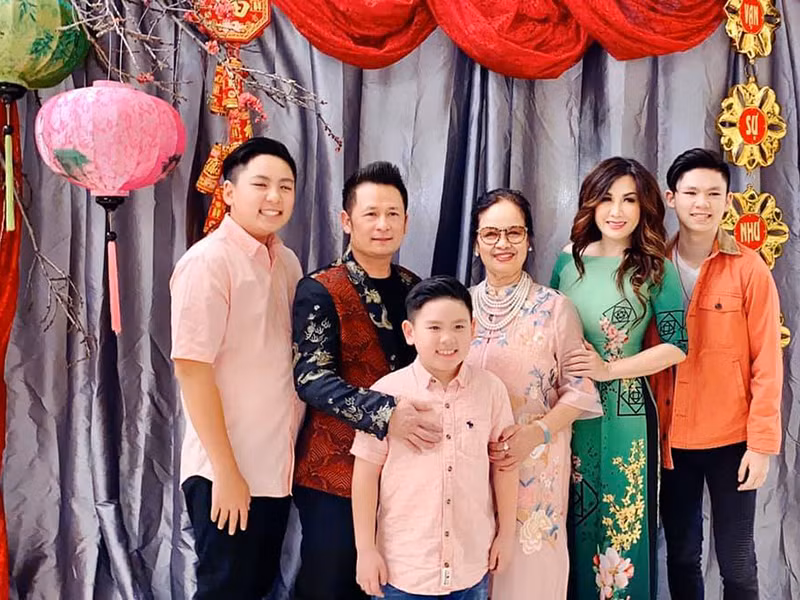 Khi Phương Trinh có bạn trai mới, Bằng Kiều ủng hộ mối quan hệ này. Nam ca sĩ tạo điều kiện để người yêu của vợ cũ chăm sóc các con của anh.