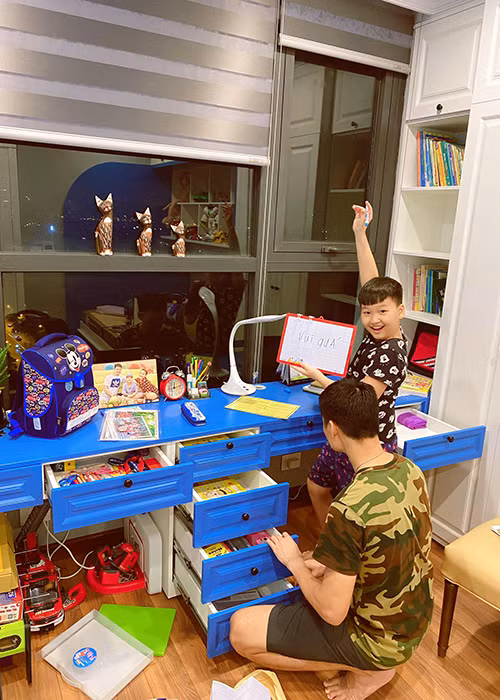 Nữ diễn viên dành nhiều thời gian cho gia đình và bản thân.