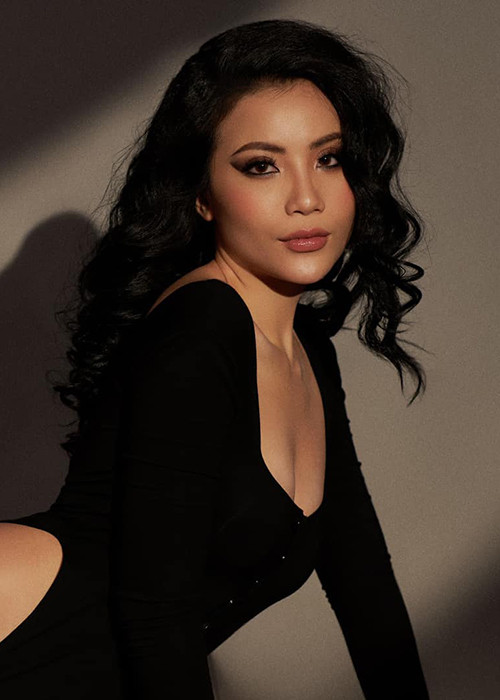 Những bức ảnh bikini táo bạo của nữ người mẫu 9X thu hút sự quan tâm của nhiều cư dân mạng.