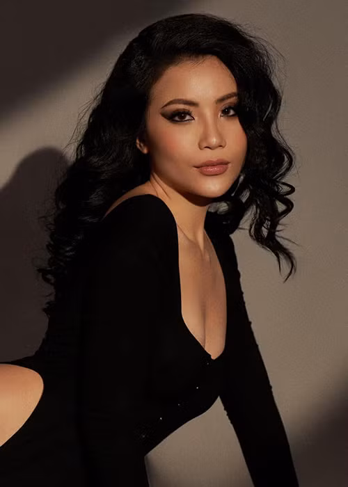 Những bức ảnh bikini táo bạo của nữ người mẫu 9X thu hút sự quan tâm của nhiều cư dân mạng.