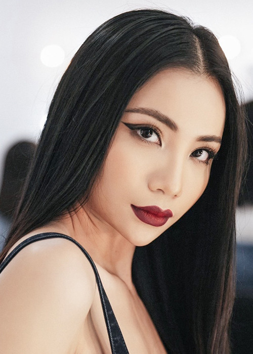 Đến với cuộc thi Hoa hậu Việt Nam, cô cho rằng sự tự tin và những hoạt động xã hội là thế mạnh của mình.