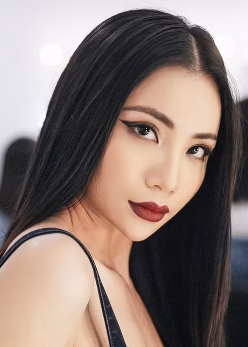 Đến với cuộc thi Hoa hậu Việt Nam, cô cho rằng sự tự tin và những hoạt động xã hội là thế mạnh của mình.