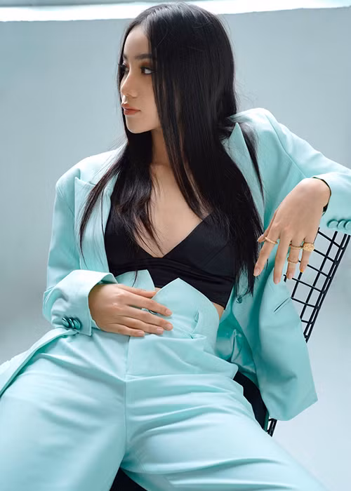 Top 45 Hoa hậu Hoàn vũ Việt Nam 2019 vừa học vừa làm người mẫu.