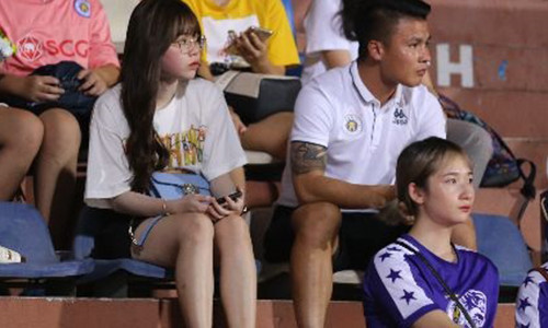 HLV Park Hang Seo nhan tin du tu Quang Hai