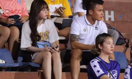 HLV Park Hang Seo nhan tin du tu Quang Hai