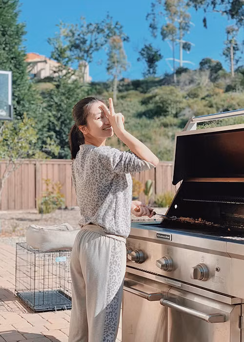 Diệu Hương khoe ảnh chuẩn bị bữa ăn cho gia đình.