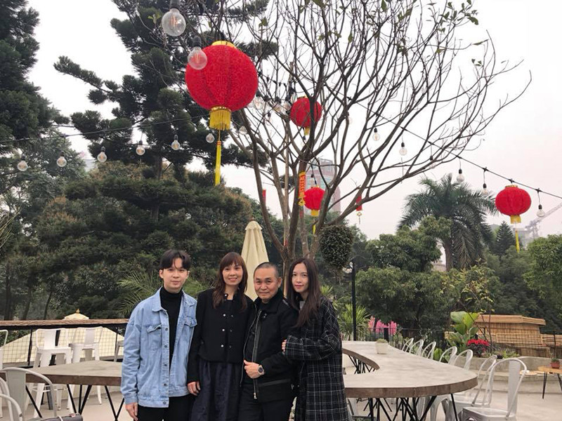 Các con của "vua hài đất Bắc" có năng khiếu nghệ thuật nhưng không nối nghiệp bố. Xuân Hinh cho biết, anh tôn trọng sở thích của các con, cho các con theo đuổi những gì đam mê.